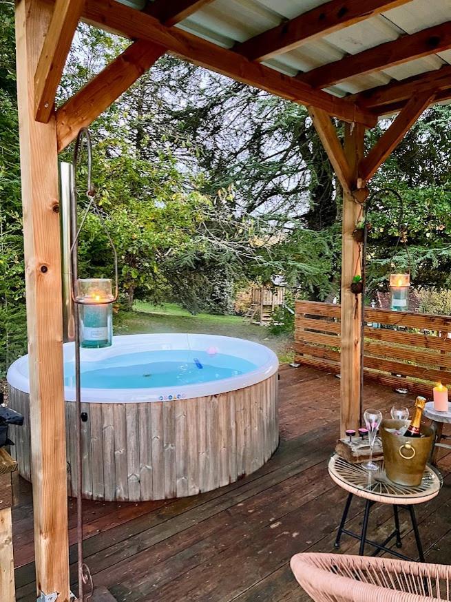 Domaine le Manoir, gîtes de charme et de caractère avec piscines privatisées Fossemagne Extérieur photo